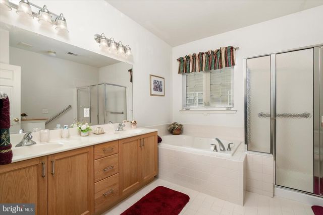 11 LUCAYA CIR, Hamilton, NJ 08691