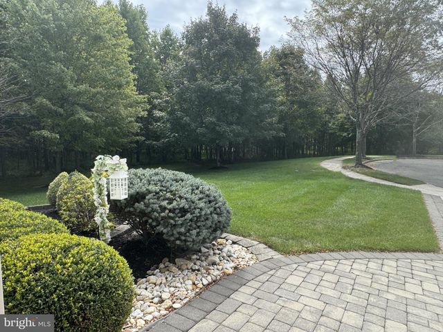 11 LUCAYA CIR, Hamilton, NJ 08691