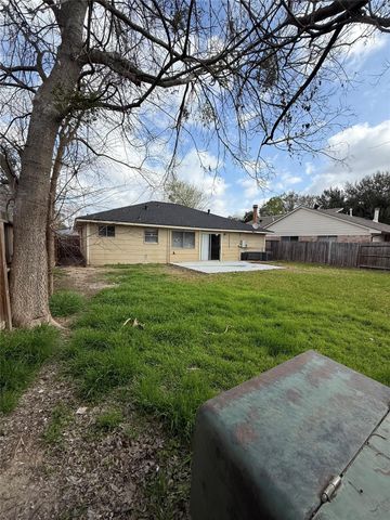 16207 Camino Del Sol Drive, Houston, TX 77083