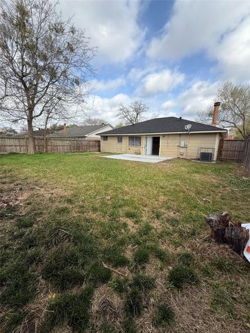 16207 Camino Del Sol Drive, Houston, TX 77083