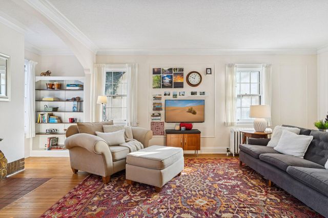 2260 Sargent Avenue, Saint Paul, MN 55105