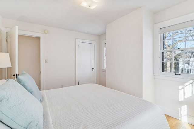 2260 Sargent Avenue, Saint Paul, MN 55105