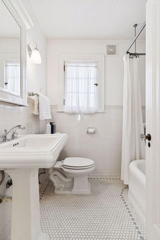 2260 Sargent Avenue, Saint Paul, MN 55105