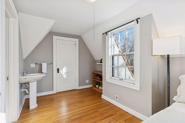 2260 Sargent Avenue, Saint Paul, MN 55105