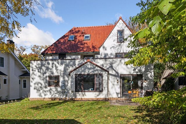 2260 Sargent Avenue, Saint Paul, MN 55105