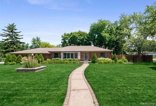 27200 Milton Avenue, Warren, MI 48092