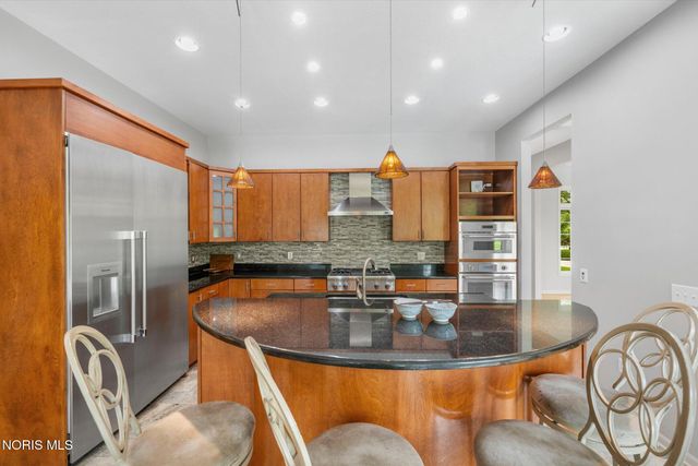 1198 Brookwoode, Perrysburg, OH 43551