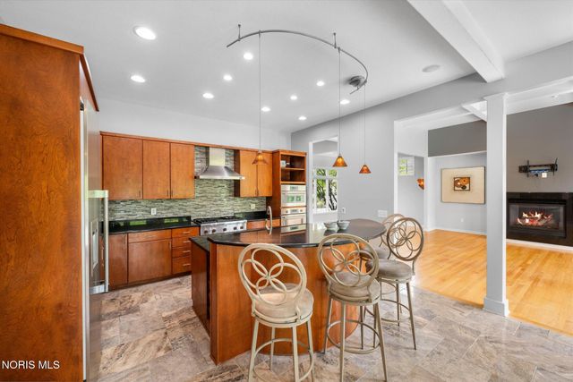 1198 Brookwoode, Perrysburg, OH 43551