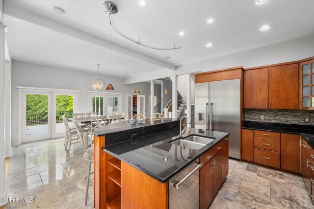 1198 Brookwoode, Perrysburg, OH 43551