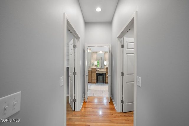 1198 Brookwoode, Perrysburg, OH 43551