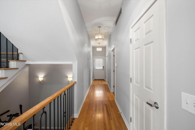 1198 Brookwoode, Perrysburg, OH 43551