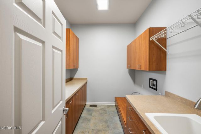 1198 Brookwoode, Perrysburg, OH 43551