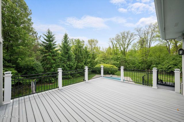 1198 Brookwoode, Perrysburg, OH 43551