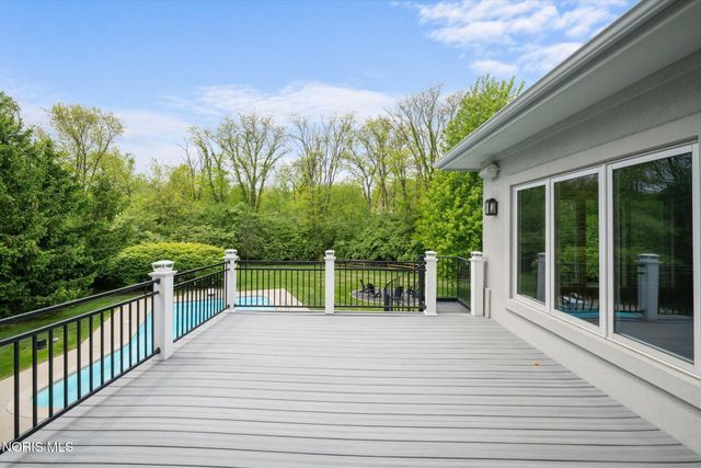 1198 Brookwoode, Perrysburg, OH 43551