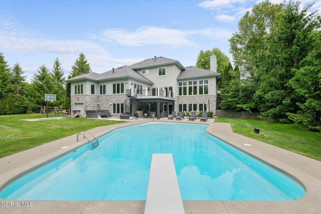1198 Brookwoode, Perrysburg, OH 43551