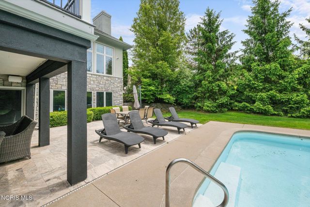 1198 Brookwoode, Perrysburg, OH 43551