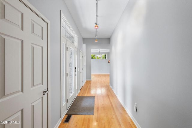 1198 Brookwoode, Perrysburg, OH 43551