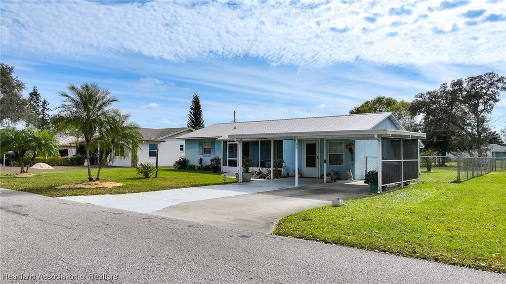 226 Lark Avenue, Sebring, FL 33870