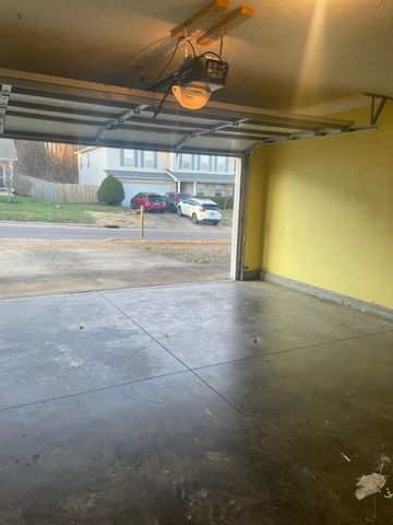 2722 Sutherland Dr, Thompsons Station, TN 37179