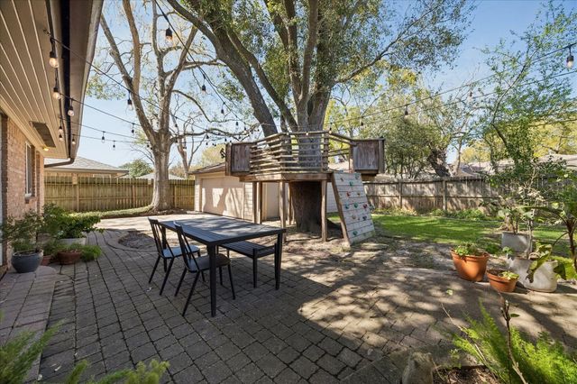 5726 Stillbrooke Drive, Houston, TX 77096