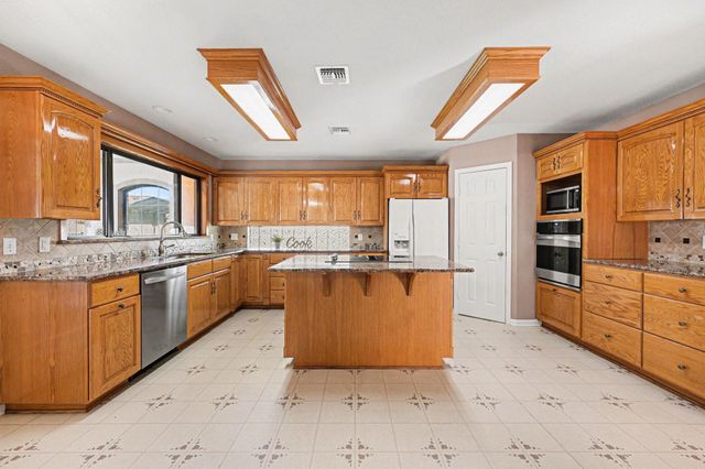 3913 County Road 106, Bay City, TX 77414