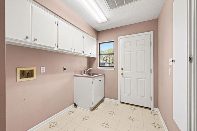 3913 County Road 106, Bay City, TX 77414