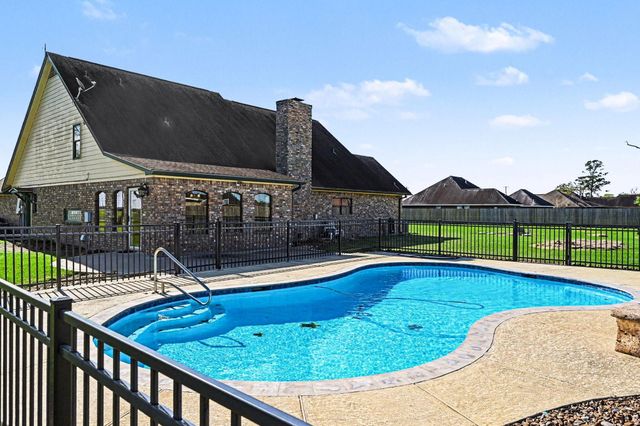 3913 County Road 106, Bay City, TX 77414