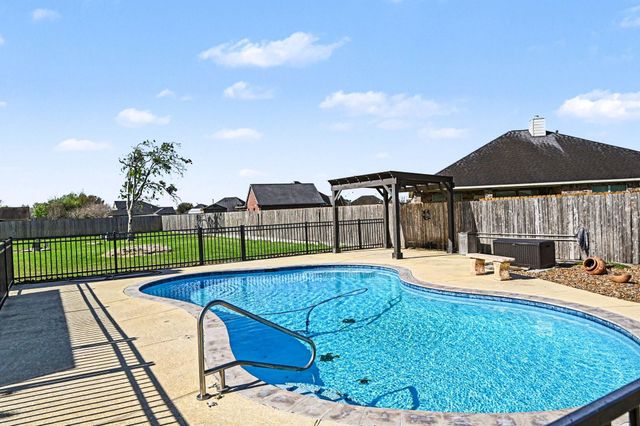 3913 County Road 106, Bay City, TX 77414