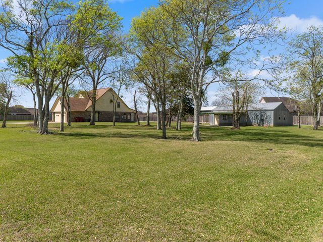 3913 County Road 106, Bay City, TX 77414