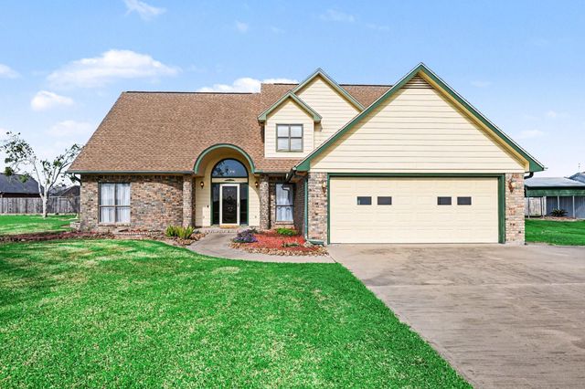 3913 County Road 106, Bay City, TX 77414