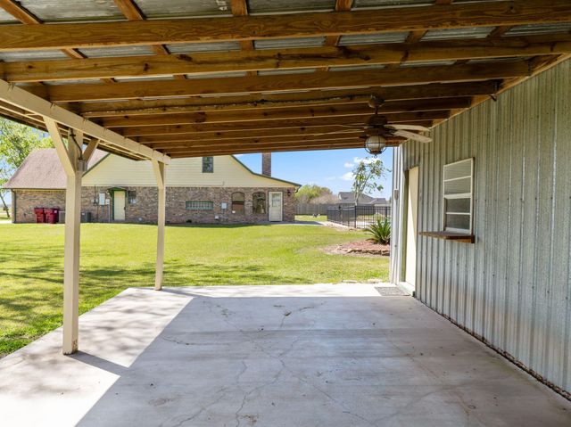 3913 County Road 106, Bay City, TX 77414