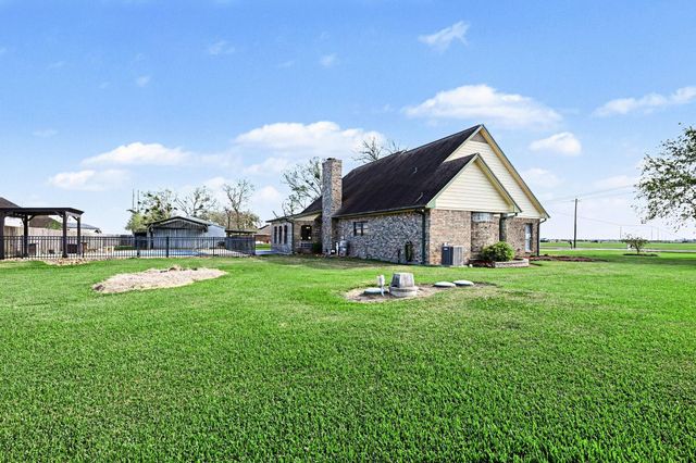 3913 County Road 106, Bay City, TX 77414