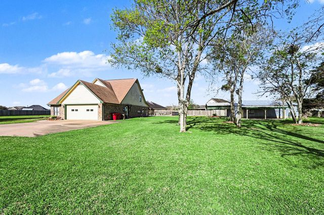 3913 County Road 106, Bay City, TX 77414