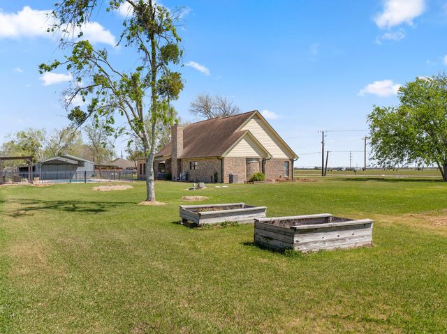 3913 County Road 106, Bay City, TX 77414