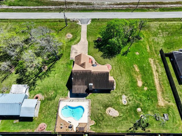 3913 County Road 106, Bay City, TX 77414