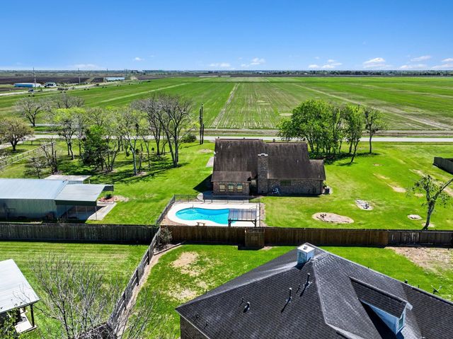 3913 County Road 106, Bay City, TX 77414