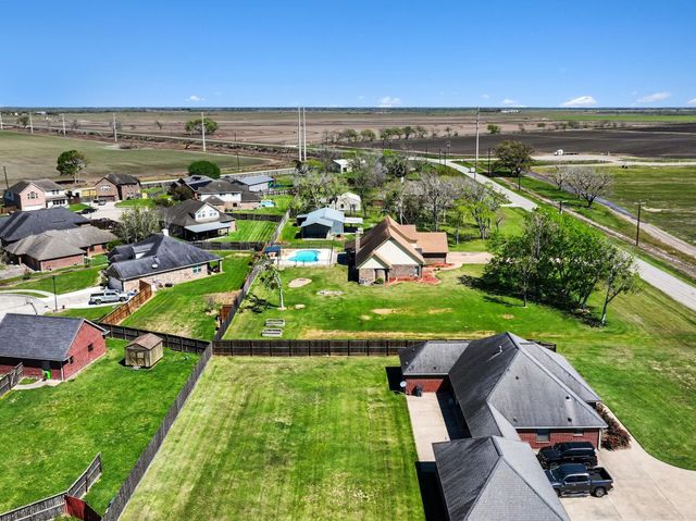 3913 County Road 106, Bay City, TX 77414