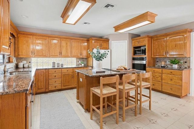 3913 County Road 106, Bay City, TX 77414