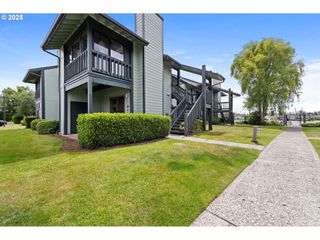319 Ne SKIPANON Dr 319, Warrenton, OR 97146
