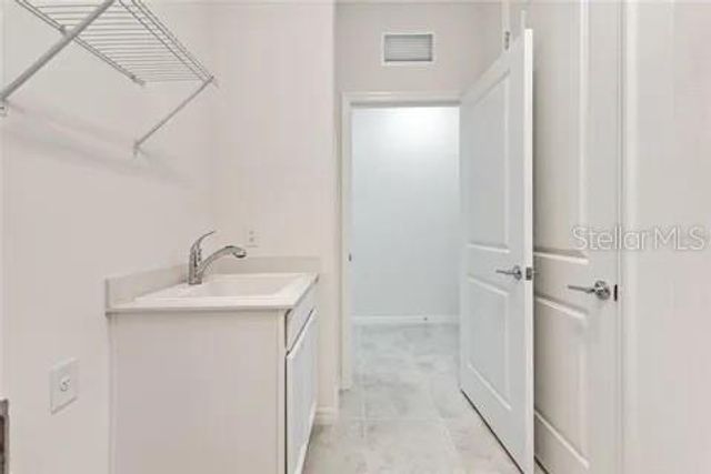 8113 STERNWAY ROAD, Sarasota, FL 34240