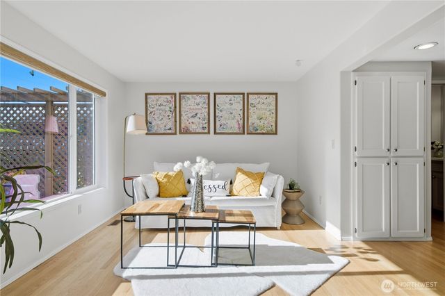 2401 N 65th Street, Seattle, WA 98103