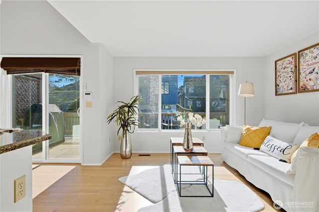 2401 N 65th Street, Seattle, WA 98103