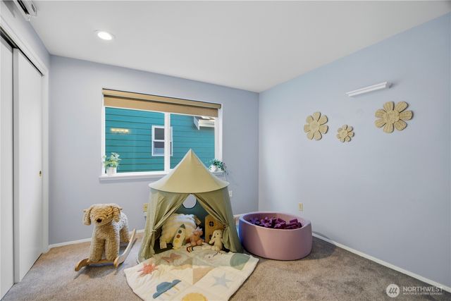 2401 N 65th Street, Seattle, WA 98103