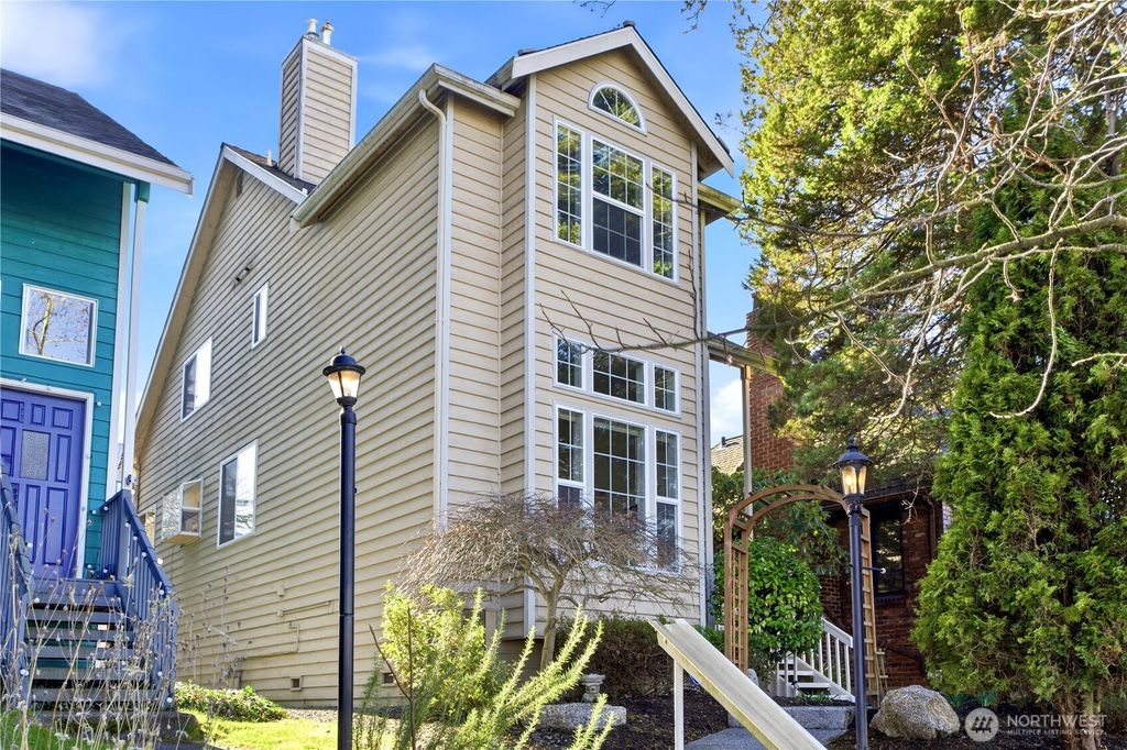 2401 N 65th Street, Seattle, WA 98103