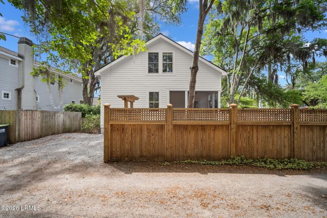 1011 Calhoun Street, Beaufort, SC 29902
