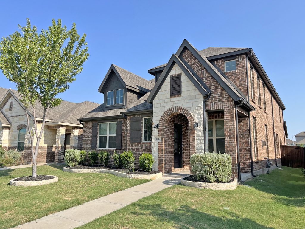 1117 Milfoil Drive, Justin, TX 76247 — photo 2