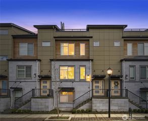 964 7th Avenue NE ##2.4, Issaquah, WA 98029