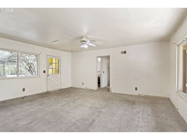 531 Nw HARRISON St, Canyonville, OR 97417