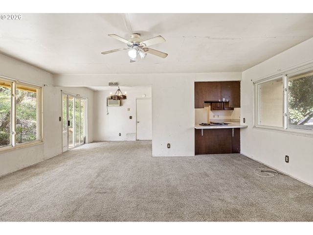531 Nw HARRISON St, Canyonville, OR 97417