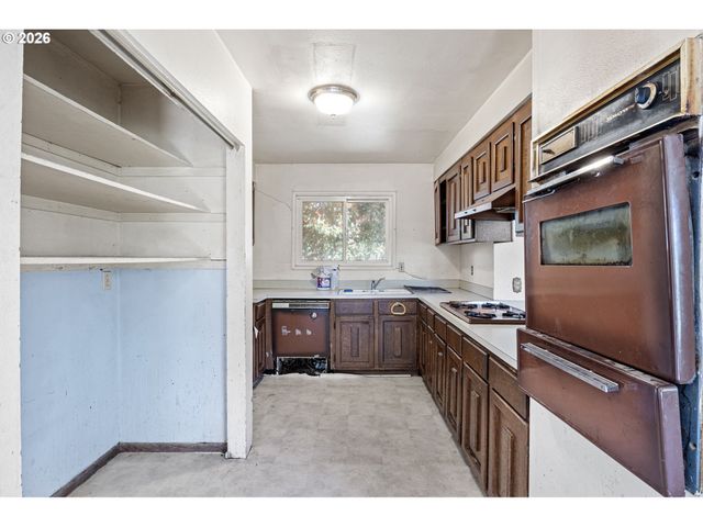 531 Nw HARRISON St, Canyonville, OR 97417